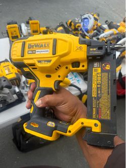 DEWALT DCN680 20V XR 18 Gauge Brad Nailer