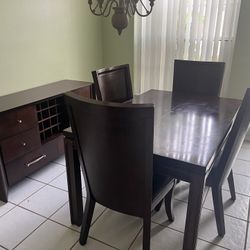 Server / Dining Table With Chairs
