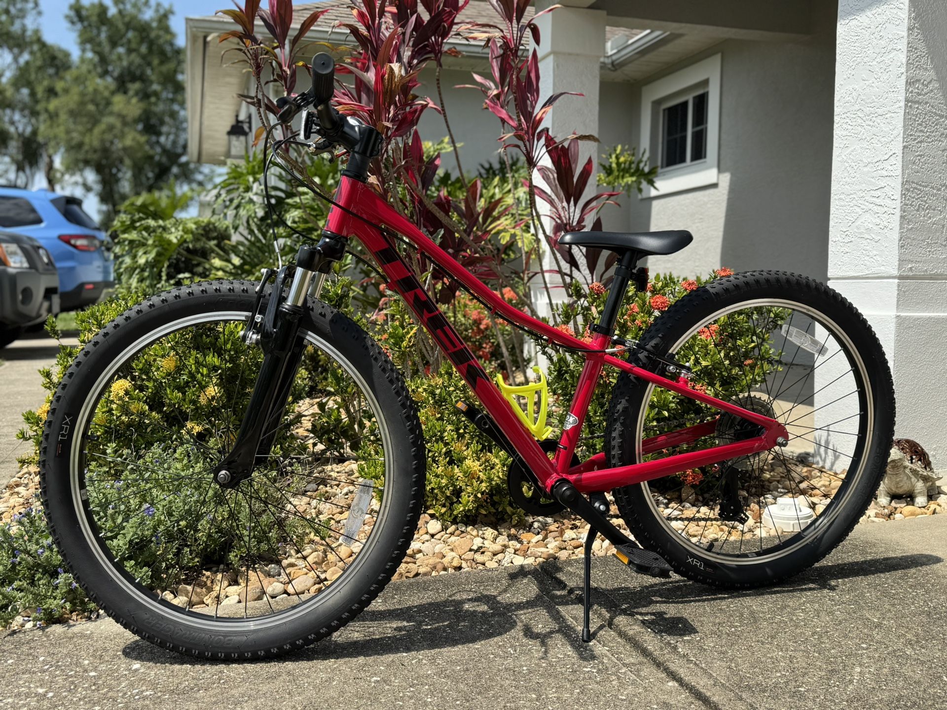 Used Kids Trek Precaliber 24" 8-Speed Color: Magenta