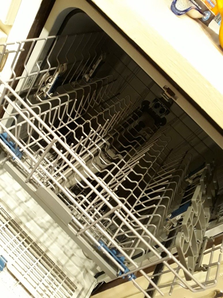 Whirlpool Dishwasher Model WDT720PADM2 for Sale in Inverness, FL OfferUp