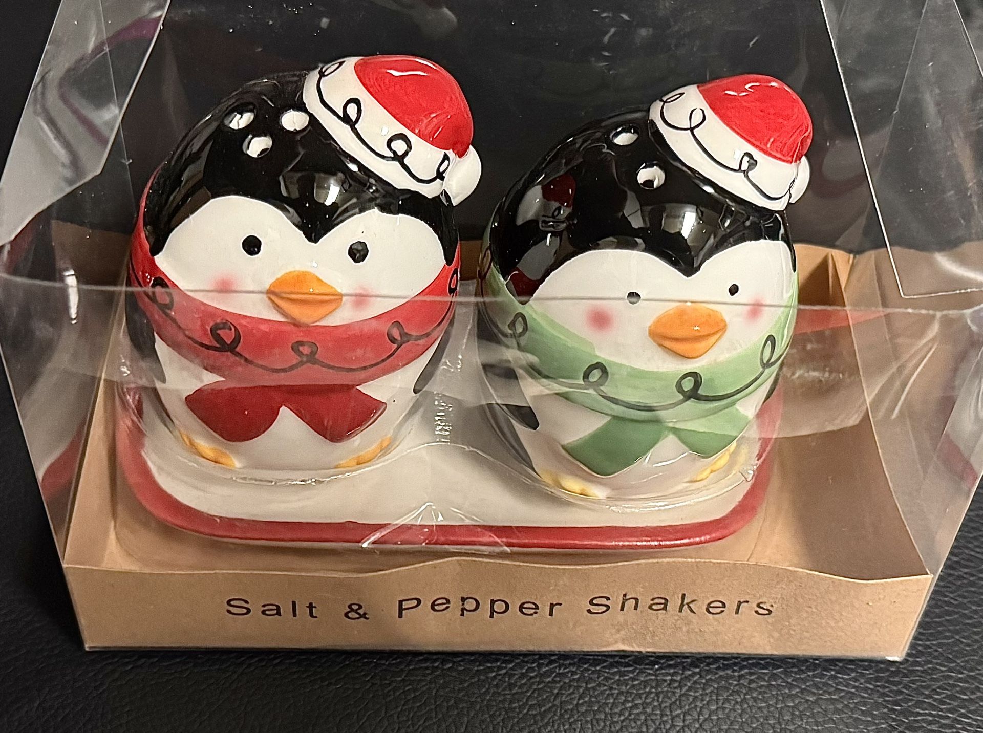 🧂🎄Christmas / Holiday Penguin Salt & Pepper Shakers (brand new)