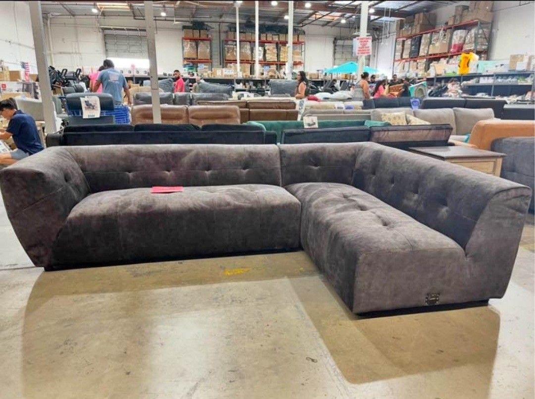 Large Modern Brown Sectional!