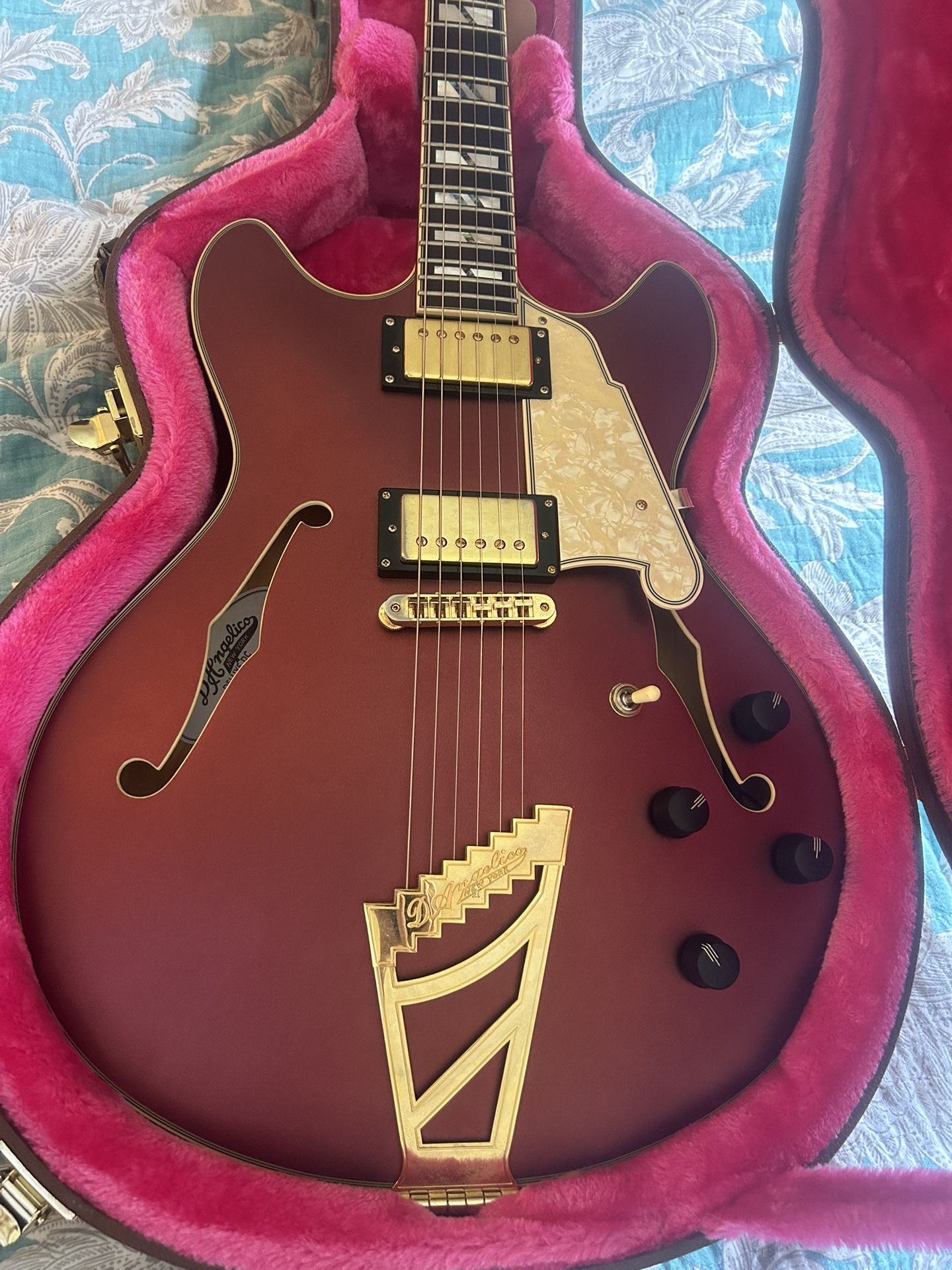 DAngelico Deluxe DC wine red