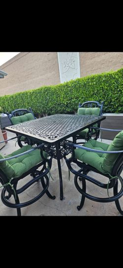 Good Quality high dining set with 4 Barstools chairs /outdoor Furniture/Cash Only