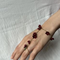  	Blooming Beauty Hand Chain