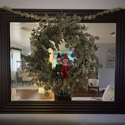 Mirror And Wall Decor Picture 