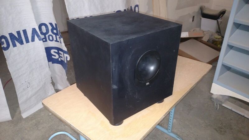 JBL SUB 135 200 WATT subwoofer