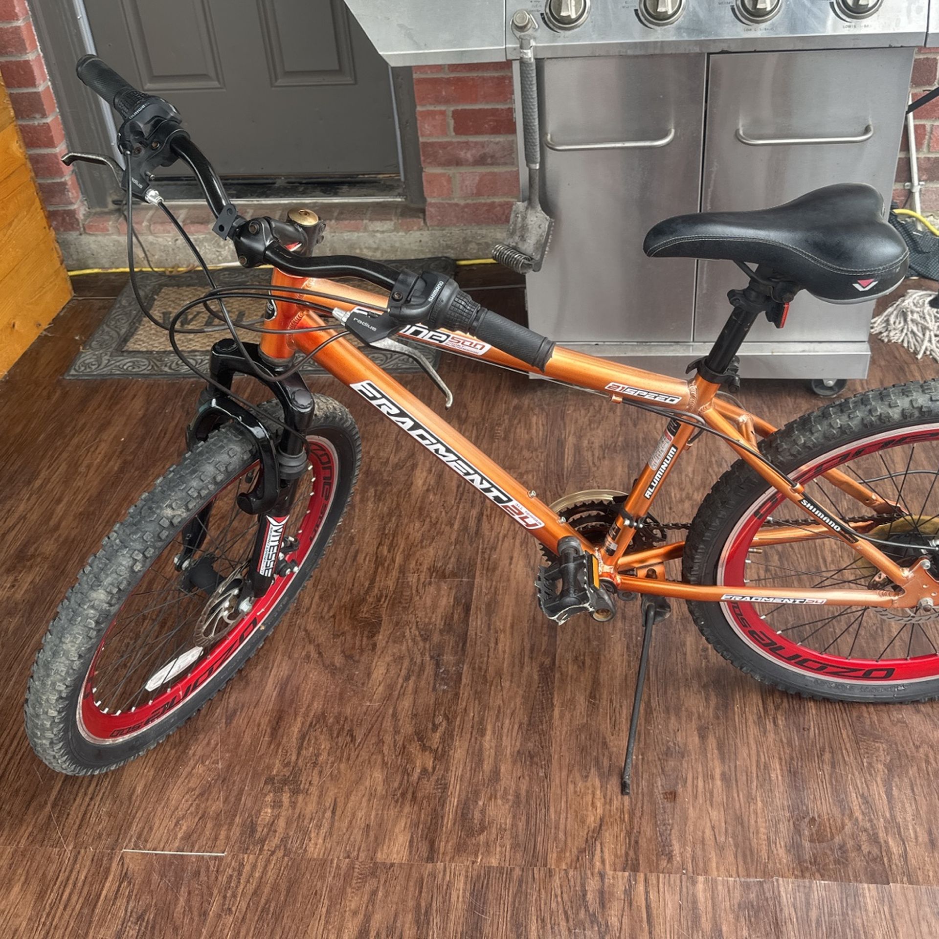 Bicicleta Ozone 500 Boys' Fragment 24 in 21-Speed Mountain Bike