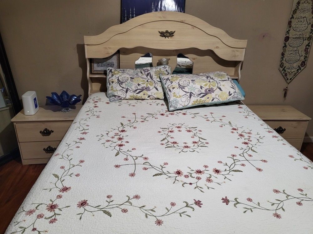 Queen Size Bed Frame Railing Box Springs Matress 2 End Tables