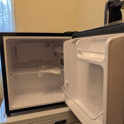 Insignia 1.7 Cu Ft Compact Refrigerator, Black