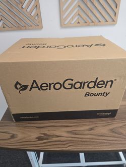 AeroGarden Bounty Indoor Hydroponic Garden - New