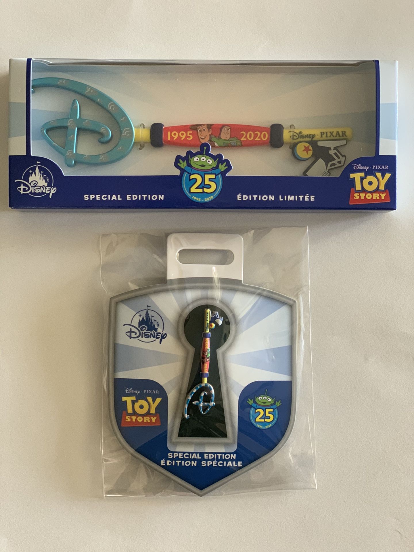 Toy Story 25 Year Anniversary Key And Pin Set LE In Hand