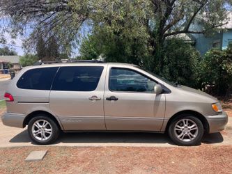 2002 Toyota Sienna•LE Minivan 4D