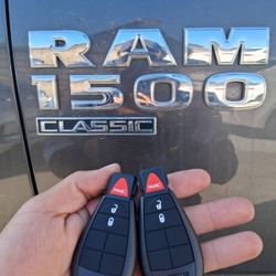 Car Keys And Remotes  / Llaves De Carro Y Controlles 