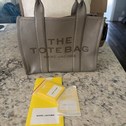 Marc Jacobs “The Tote Bag” (leather version, small/medium)