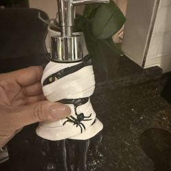 Soap Pump Mummy Kitten 