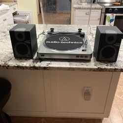 Alesis M1Active 320 Speakers/audio-technica Turntable 