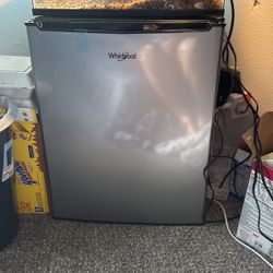 2.7 Cu Ft Mini Fridge