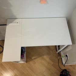 White L-shaped Desk With Charging Port And Shelves