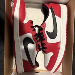 Jordan 1 Low Chicago