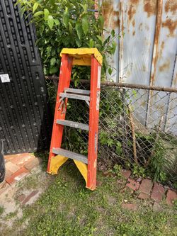 Werner 4-foot fiberglass step ladder