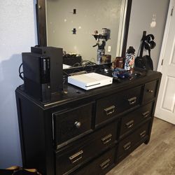 Lane Home Furniture Dresser With Mirror 