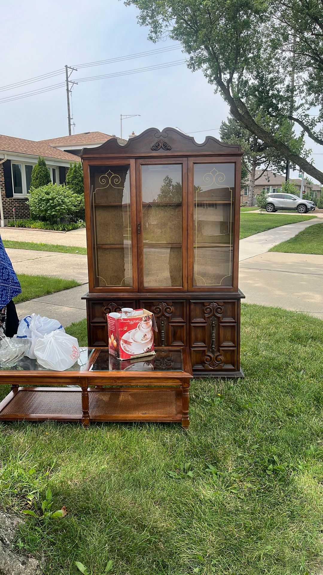 China Cabinet And Breakfast Table