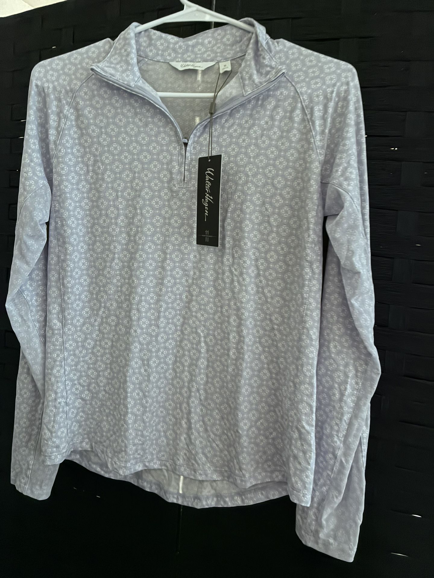 This is a Walter Hagen Women's P11 UV Protection 1/4 Zip Pullover in the color known as "Geo Crisp Peri" or a light purple/lilac shade. Size S Brand N