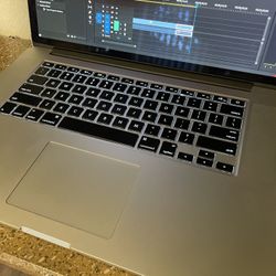 MacBook Pro 15 Inch (512 GB SSD, 16 GB RAM, 2.7 GHz i7 Intel)