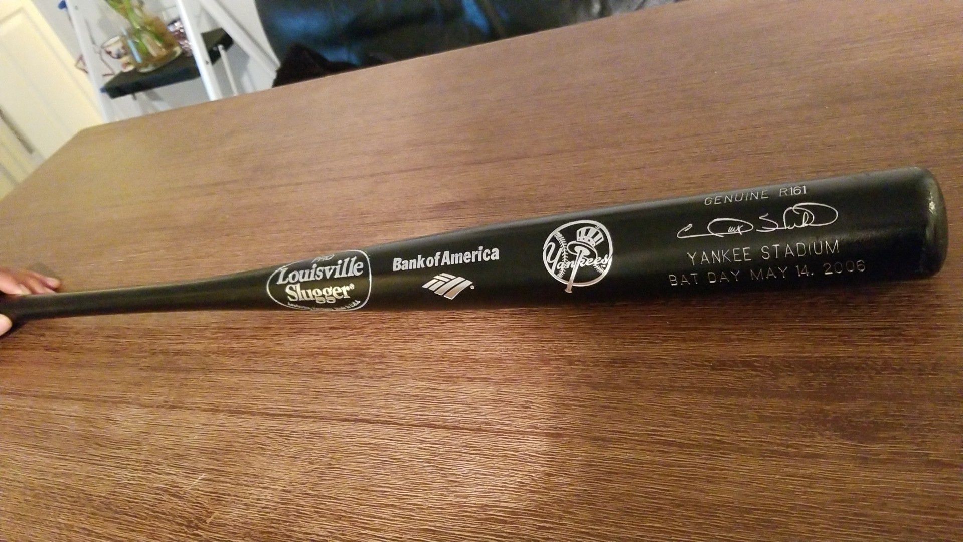pro Louisville slugger baseball signed bat (Yankees)