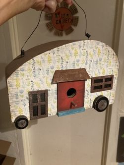 Adorable Hanging Birdhouse Trailer 