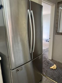 Samsung Refrigerator Works Great