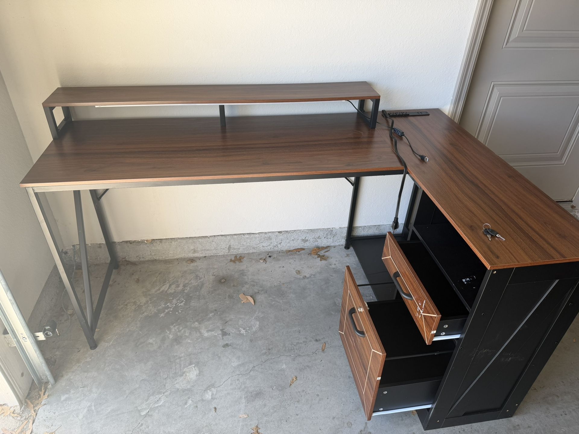 L shaped Desk