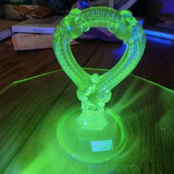 Rare Vintage Uranium Glass Sandwich platter glows with UV