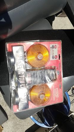 Magnetic tow lights