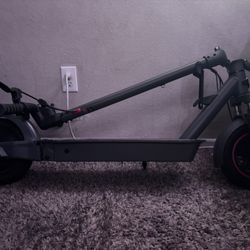 Electric Scooter Barely Used 251 Miles Comes With Charger