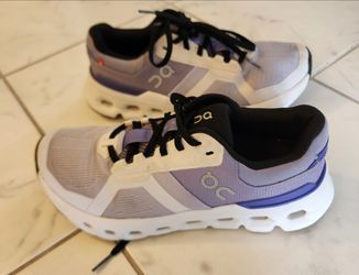 Women's On Cloudrunner 2 running shoes size 7.5