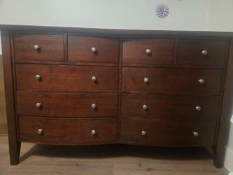 10-drawer wood dresser