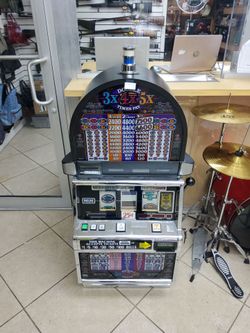 IGT(contact info removed)0 Slot Machine