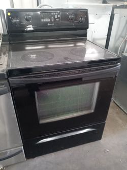 Whirlpool black glass-top stove - Free delivery