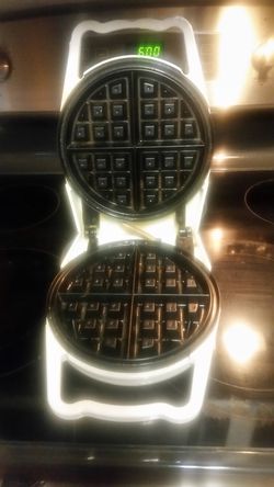 Magic Chef, Belgian Waffle maker, 120v, 820w, model TSK-240B.