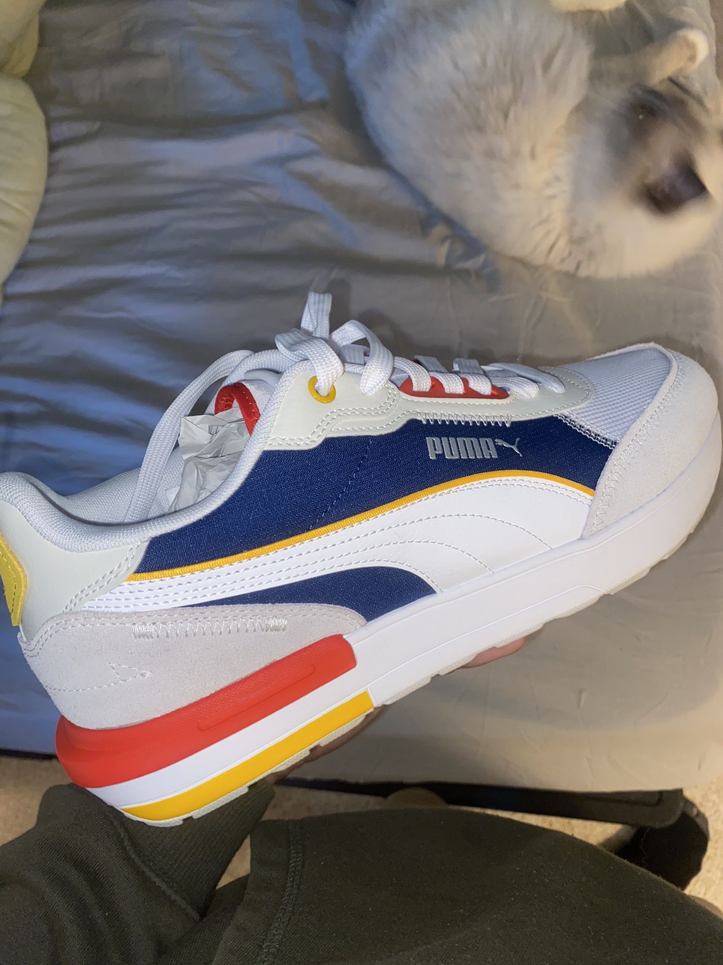 Puma R22 Athletic Shoes