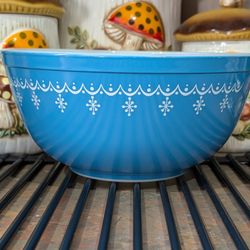 Vintage Pyrex 403 Blue Snowflake Garland Mixing Bowl 2 1/2 Qt USA VGC