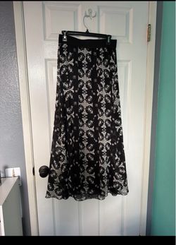 LuLaRoe Lola Chiffon Skirt – Black/Gray Geometric – Size Medium – Never Worn