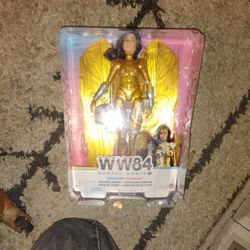 Wonder Woman 84 Golden Armor 12-in Action Figure