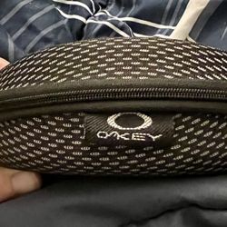 Oakley Eyeglasses/Sunglasses Hard Clamshell Case (Gray & Black) - Green Cove Springs pickup!
