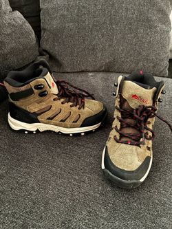 Kids hiking boots
