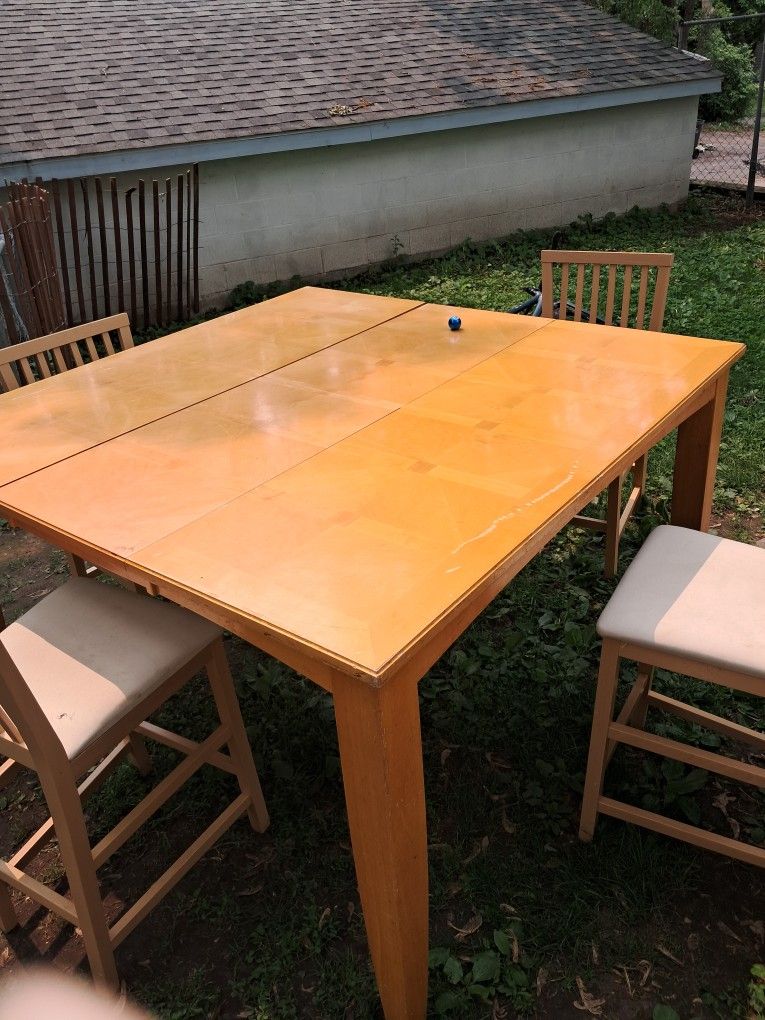 Italian Supper table With 24 I N ch Fold Out Leaf. And 4 Original Chairs