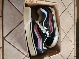 Knu Skool Vans Womans Size 6