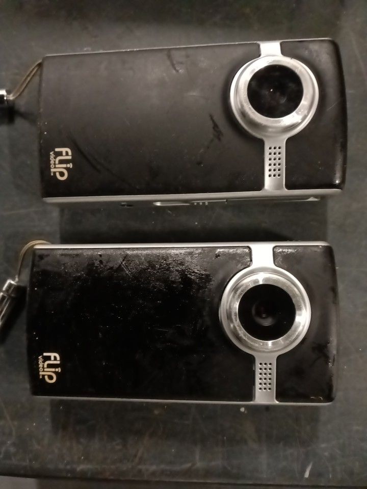 FLIP ULTRA-HD POCKET CAMCORDER